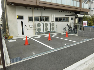 【駐車場】