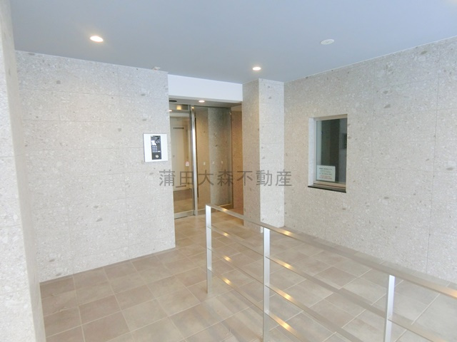 GRAN　PASEO大森北のエントランス|TVモニター付オートロック宅配BOXメールBOX管理人室