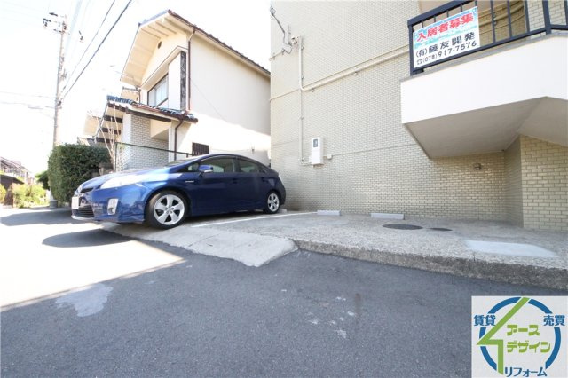 パークヒルズオアシスの駐車場