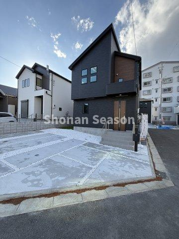 【外観】 | 開放感あふれる２方（北・東）角住居◎
接地面少なく、陽当たり・風通りも良好ですよ♪