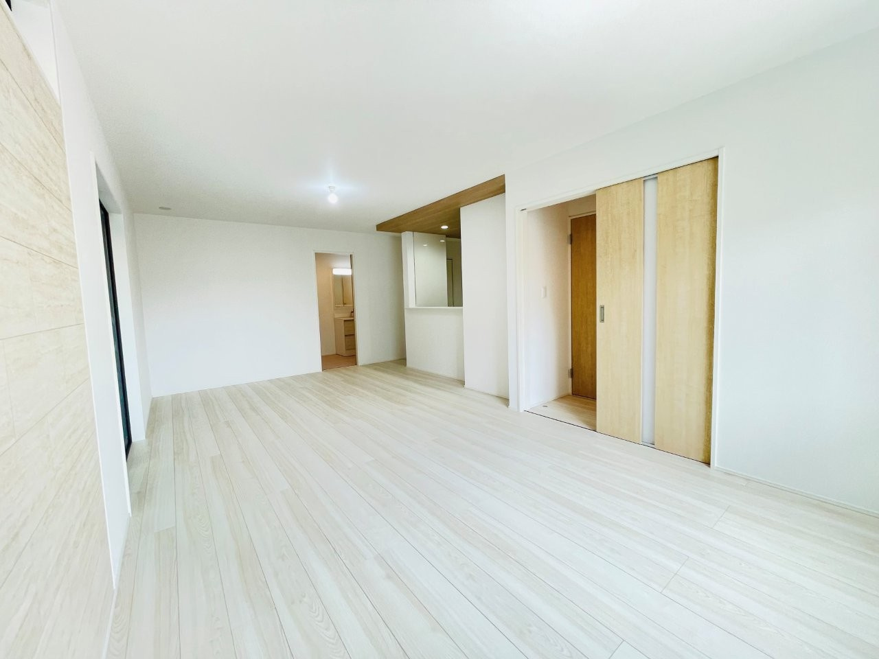 岡崎市細川町２期　新築分譲住宅　全2棟　2号棟の居間・リビング|家族でくつろげる広々としたリビングダイニング。