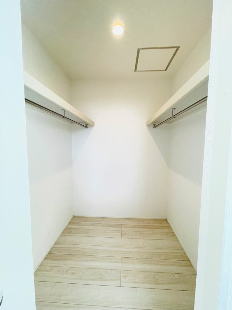 岡崎市細川町２期　新築分譲住宅　全2棟　2号棟の収納|居室にはウォークインクローゼットを完備。家族の衣類がスッキリ片付きます♪