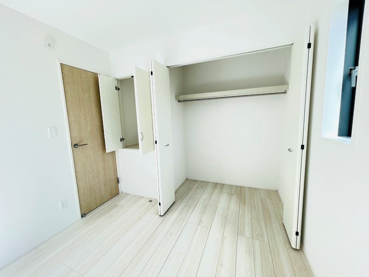 岡崎市細川町２期　新築分譲住宅　全2棟　2号棟の収納|豊富な数のクローゼットには、衣類、日用品、家族の思い出まで大切に保管できます♪