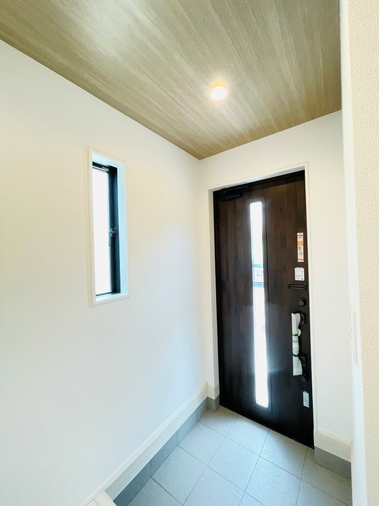 岡崎市細川町２期　新築分譲住宅　全2棟　2号棟の玄関