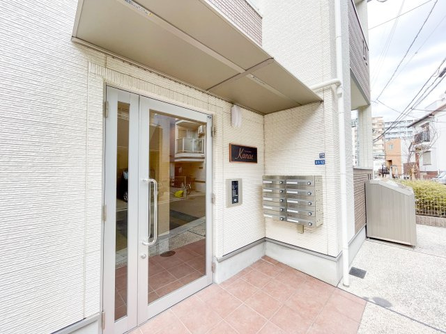 マンションKanaeのエントランス