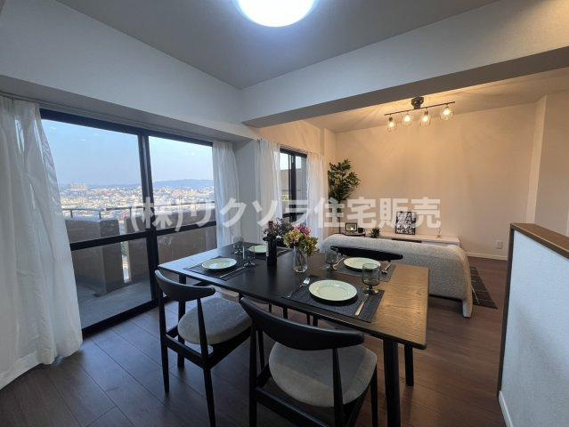 ロイヤルシャトーねやがわオークビルのダイニング|LDK　15.7帖
■物件内覧・資金計画相談・住宅ローン相談、リフォーム相談、お問合せ受付中■
※当日・翌日のご内覧、ご相談はお電話でのお問合せがスムーズです！