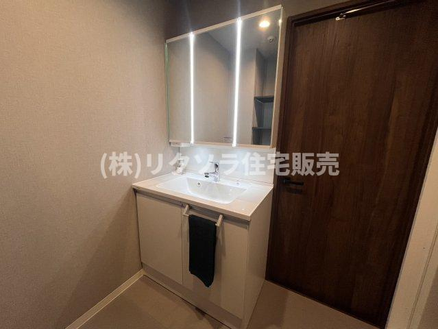 ロイヤルシャトーねやがわオークビルの独立洗面台|■物件内覧・資金計画相談・住宅ローン相談、リフォーム相談、お問合せ受付中■
※当日・翌日のご内覧、ご相談はお電話でのお問合せがスムーズです！