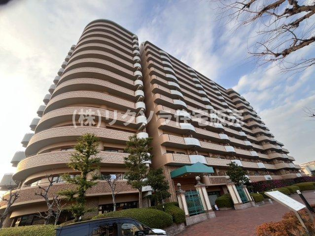 ロイヤルシャトーねやがわオークビルの外観|新しい生活にいかがでしょうか？外観はお住まいの顔になります。こだわりたいポイントですね。水回りリフォームやリノベーションも承ってます。
■現地見学・資金計画相談・住宅ローン相談もお問合せ受付中■