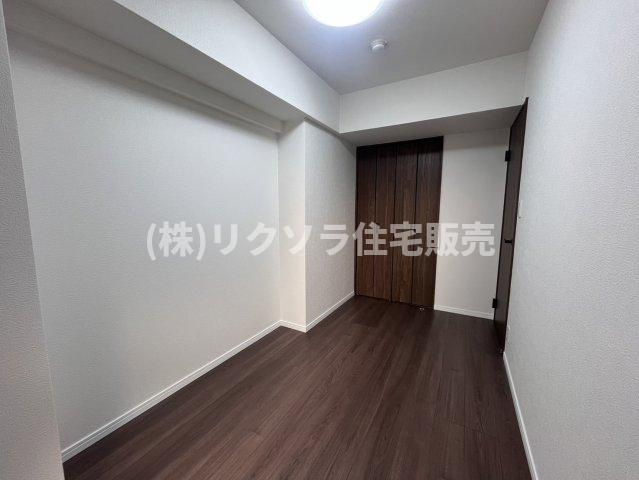 ロイヤルシャトーねやがわオークビルの子供部屋|洋室　4.7帖
■物件内覧・資金計画相談・住宅ローン相談、リフォーム相談、お問合せ受付中■
※当日・翌日のご内覧、ご相談はお電話でのお問合せがスムーズです！