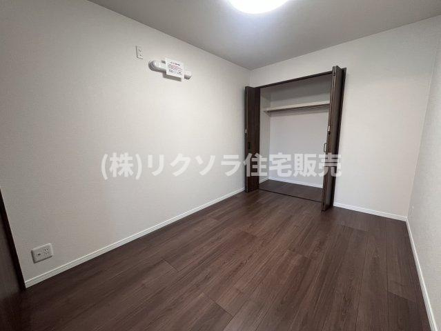 ロイヤルシャトーねやがわオークビルの寝室|洋室　6.0帖
■物件内覧・資金計画相談・住宅ローン相談、リフォーム相談、お問合せ受付中■
※当日・翌日のご内覧、ご相談はお電話でのお問合せがスムーズです！