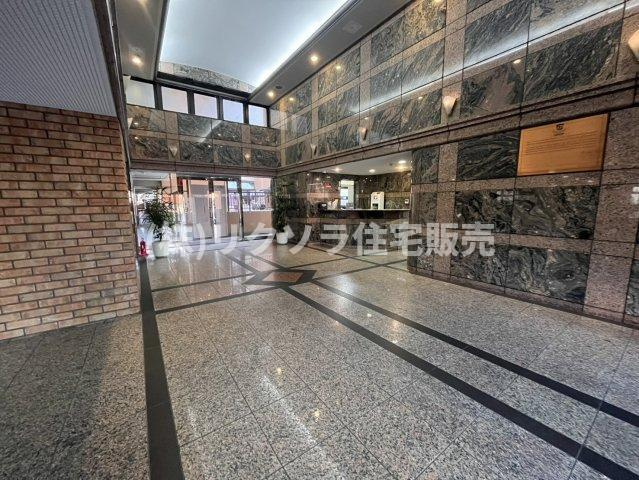 ロイヤルシャトーねやがわオークビルのエントランス|■物件内覧・資金計画相談・住宅ローン相談、リフォーム相談、お問合せ受付中■
※当日・翌日のご内覧、ご相談はお電話でのお問合せがスムーズです！