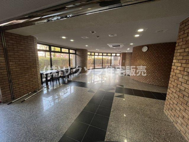 ロイヤルシャトーねやがわオークビルのロビー|■物件内覧・資金計画相談・住宅ローン相談、リフォーム相談、お問合せ受付中■
※当日・翌日のご内覧、ご相談はお電話でのお問合せがスムーズです！