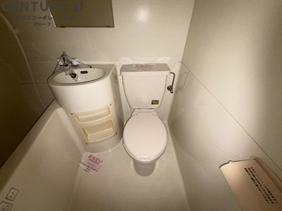 掃除のしやすいシンプルなトイレです！