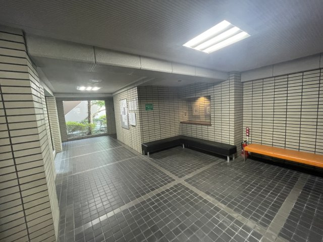 ライオンズマンション大橋のエントランス|エントランスです☆きれいに整備されているのでおうちに帰ってくるのが楽しみになりますね♪