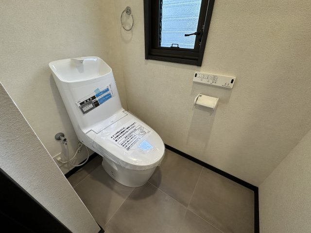 明石市松が丘3丁目戸建のトイレ