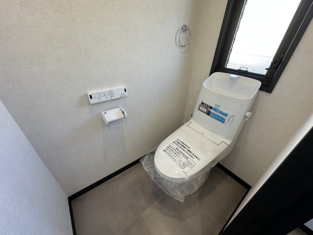 明石市松が丘3丁目戸建のトイレ