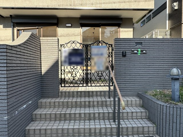 明石市松が丘3丁目戸建の玄関