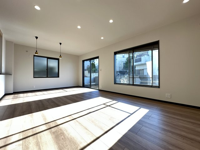 明石市松が丘3丁目戸建の居間・リビング