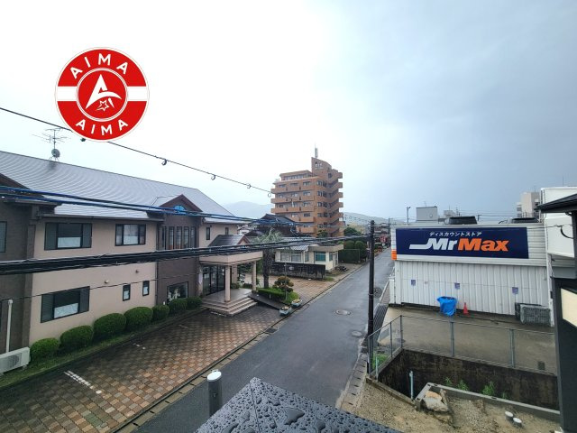 福岡市南区西長住2丁目第2-5棟（2号棟）の展望|窓から緑が見える物件も魅力的です。