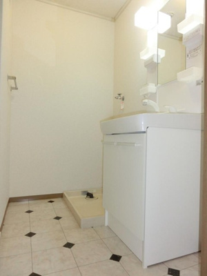 【洗面所】 | プレミールⅡ | 洗髪洗面化粧台で忙しい朝にも寝癖の付いた頭にも優しい☆お化粧するときにも大活躍です♪