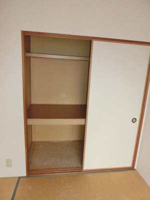 【収納】 | プレミールⅡ | 和室6帖のお部屋にある押入れです！かさばるお布団や季節のお洋服を収納するのに便利☆