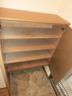 【玄関】 | プレミールⅡ | シューズボックスがあるので靴が散らからずいつでも玄関すっきり♪上に写真やかわいい小物を置けるので、玄関を華やかに飾れますね♪