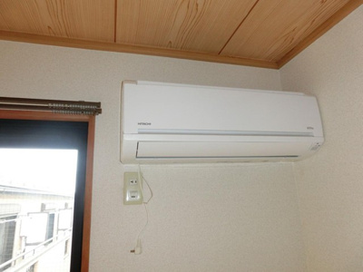 【設備】 | プレミールⅡ | 暑い夏や寒い冬に大活躍！和室6帖のお部屋にあるエアコンです☆冷暖房完備で1年中快適に過ごせます♪