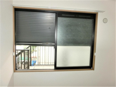 【セキュリティ】 | プレミールⅡ | 防犯シャッター雨戸付きなので夜やお出かけ時も安心です！雨戸は冬場の寒さ対策にもなります◎