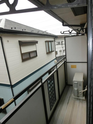 【バルコニー】 | プレミールⅡ | バルコニーは南東向きなので、晴れた日のお洗濯物は朝からよく乾きそう☆気分転換をするにもおすすめです！