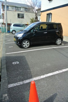 【駐車場】 | プレミールⅡ | いつでも目の届く敷地内に駐車場があります♪お車をお持ちのファミリーさんにオススメです☆