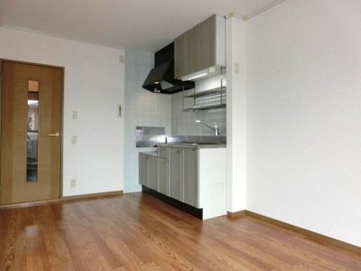 【居間・リビング】 | プレミールⅡ | 南東向きダイニングキッチン7.5帖☆窓側からの眺めです♪広めのキッチンスペースで毎日楽しくお料理もできますね！