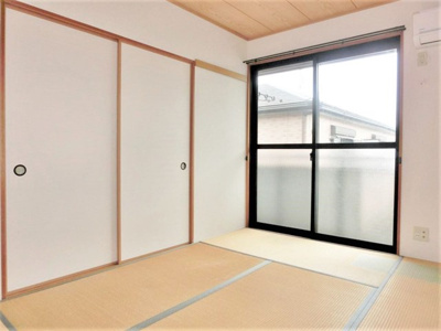 【和室】 | プレミールⅡ | 南東向き和室6帖☆バルコニーに繋がるお部屋です！赤ちゃんのごろごろやハイハイはやっぱり和室がよかったりします♪