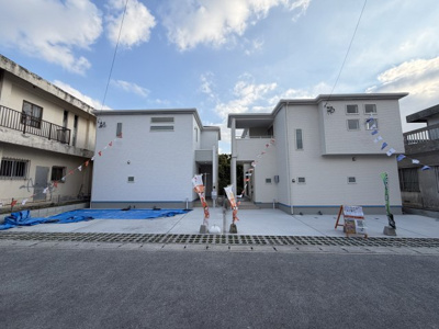 【外観】 | 浦添市前田（全2棟）ラスト2号棟 | 2号棟　並列駐車3台完備♪