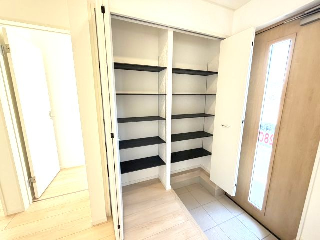 クレイドルガーデン前橋市北代田町第10　 1号棟 (平屋）の収納|収納もある玄関です