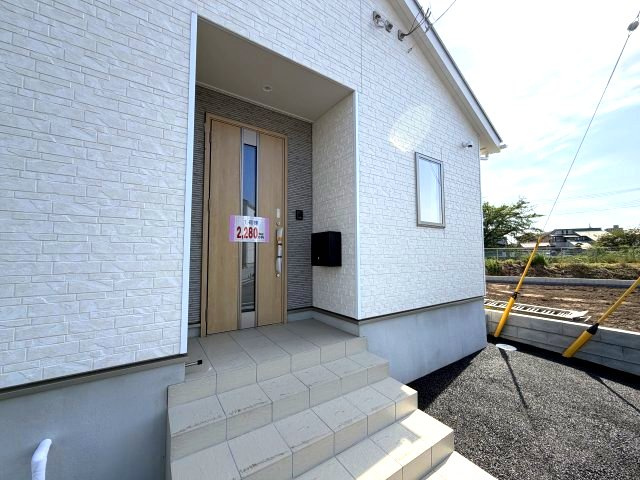クレイドルガーデン前橋市北代田町第10　 1号棟 (平屋）の玄関|玄関もキレイに整備されています。