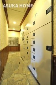 マークスプリングメゾンA棟の設備|お留守の時も受け取りに心配いらない宅配ボックスも完備！