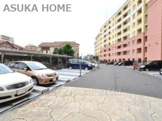 マークスプリングメゾンA棟の駐車場|月額3000～8000円という利用代金も魅力な駐車場