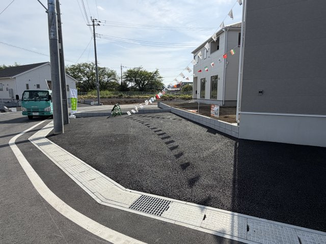 クレイドルガーデン前橋市北代田町第10 　9号棟 の駐車場|駐車スペースもあります。