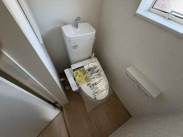 クレイドルガーデン前橋市北代田町第10 　9号棟 のトイレ|トイレです。清潔感のある白を基調としています。
温水洗浄・便座暖房機能の付いた快適なトイレです☆