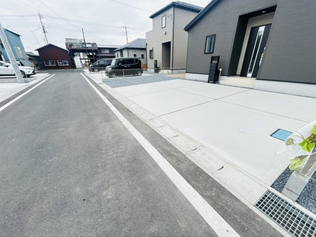 新築　佐波郡玉村町板井23-1期　LIGNAGE　6号棟の前面道路含む現地写真|現地写真　北側接道幅員約4.5ｍ