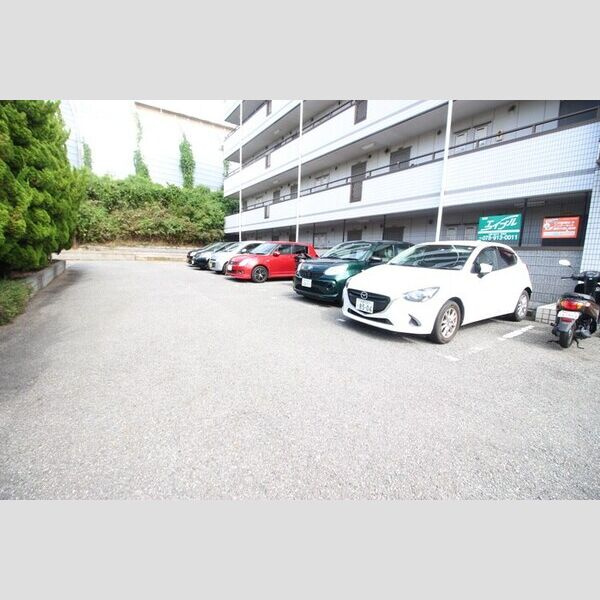 サンシャ3の駐車場