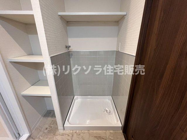 オークヒルズ香里弐番館のランドリースペース|可動棚付き
■物件内覧・資金計画相談・住宅ローン相談、リフォーム相談、お問合せ受付中■
※当日・翌日のご内覧、ご相談はお電話でのお問合せがスムーズです！