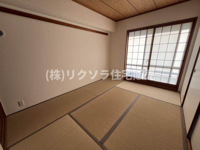 オークヒルズ香里弐番館の和室|和室　6.0帖
■物件内覧・資金計画相談・住宅ローン相談、リフォーム相談、お問合せ受付中■
※当日・翌日のご内覧、ご相談はお電話でのお問合せがスムーズです！