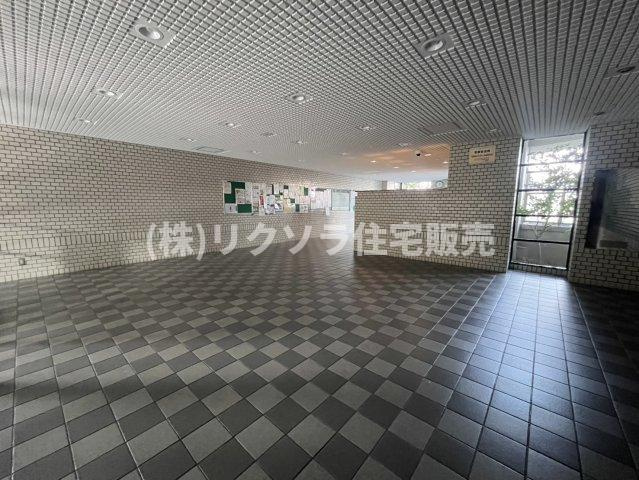 オークヒルズ香里弐番館のエントランス|■物件内覧・資金計画相談・住宅ローン相談、リフォーム相談、お問合せ受付中■
※当日・翌日のご内覧、ご相談はお電話でのお問合せがスムーズです！