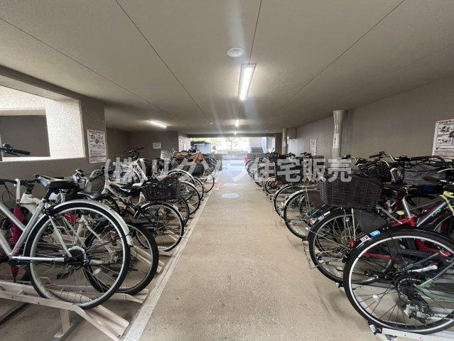 オークヒルズ香里弐番館の駐輪場|■物件内覧・資金計画相談・住宅ローン相談、リフォーム相談、お問合せ受付中■
※当日・翌日のご内覧、ご相談はお電話でのお問合せがスムーズです！