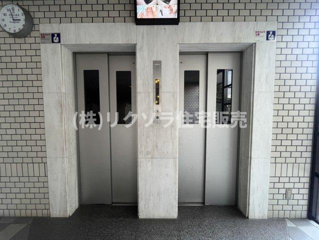 オークヒルズ香里弐番館のその他共用部分|エレベーター2基
■物件内覧・資金計画相談・住宅ローン相談、リフォーム相談、お問合せ受付中■
※当日・翌日のご内覧、ご相談はお電話でのお問合せがスムーズです！