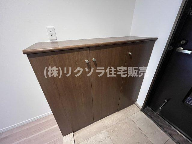 オークヒルズ香里弐番館の収納|シューズボックス
■物件内覧・資金計画相談・住宅ローン相談、リフォーム相談、お問合せ受付中■
※当日・翌日のご内覧、ご相談はお電話でのお問合せがスムーズです！