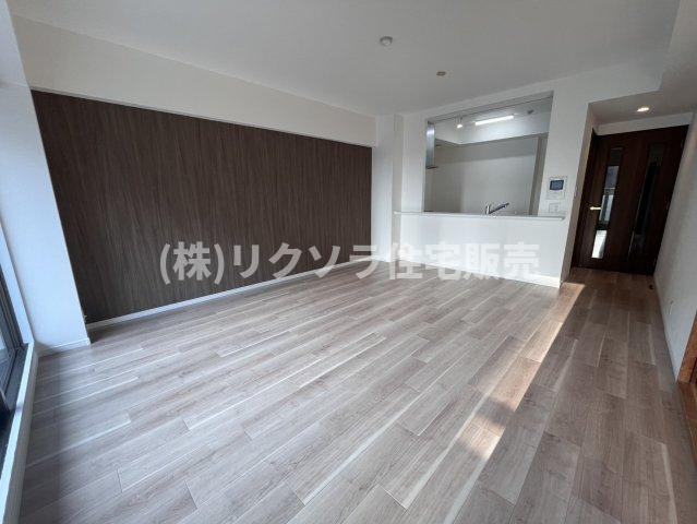 オークヒルズ香里弐番館の居間・リビング|LDK　16.1帖
■物件内覧・資金計画相談・住宅ローン相談、リフォーム相談、お問合せ受付中■
※当日・翌日のご内覧、ご相談はお電話でのお問合せがスムーズです！