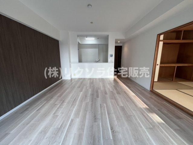 オークヒルズ香里弐番館の居間・リビング|LDK　16.1帖
■物件内覧・資金計画相談・住宅ローン相談、リフォーム相談、お問合せ受付中■
※当日・翌日のご内覧、ご相談はお電話でのお問合せがスムーズです！