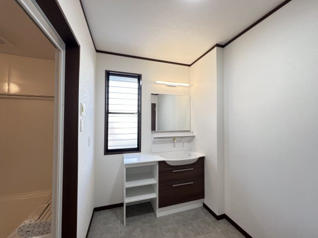 田原本町大字八尾の独立洗面台|収納たっぷり洗面化粧台